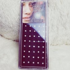 Пирсинг в нос стразы